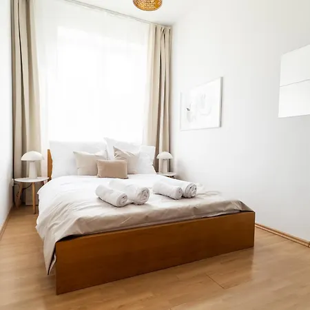 Sage Train Station Apartment *