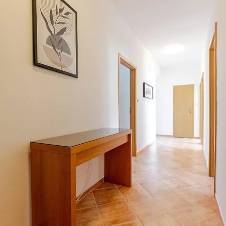 Sage Train Station Apartment